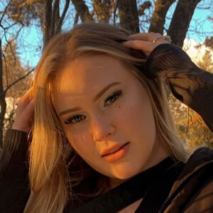 Jenna Rosser Headshot 4 of 6
