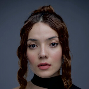 Jennifer Arenas Headshot 2 of 9