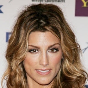 Jennifer Esposito Headshot 8 of 10