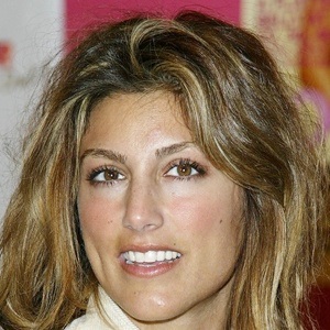 Jennifer Esposito Headshot 9 of 10