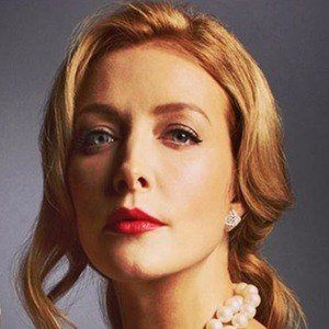 Jennifer Finnigan Headshot 3 of 6