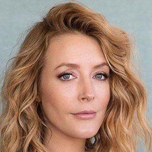 Jennifer Finnigan Headshot 4 of 6