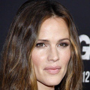 Jennifer Garner Headshot 9 of 10