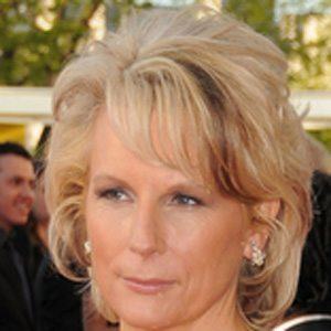 Jennifer Saunders Headshot 4 of 10