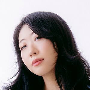 Jenny Kumagai Headshot 6 of 7