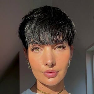 Jenny Schmidt Headshot 4 of 6