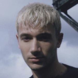 Jeremy Zucker Headshot 9 of 10