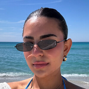 Jess Arakelyan Headshot 6 of 8