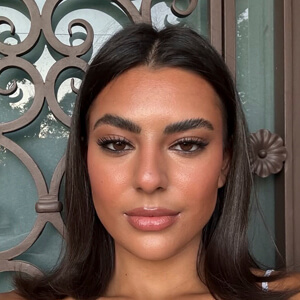 Jess Arakelyan Headshot 7 of 8
