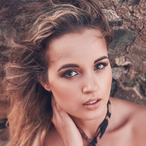 Jessa Breeze Headshot 5 of 9