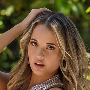 Jessa Breeze Headshot 7 of 9