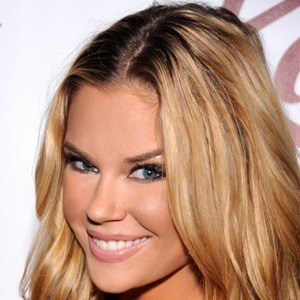 Jessa Hinton Headshot 4 of 6