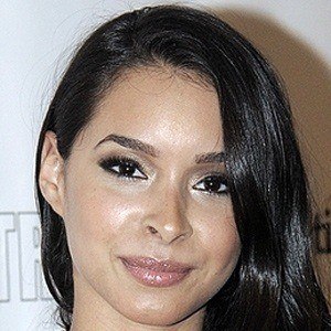 Jessica Caban - Bio, Family, Trivia Famous Birthdays