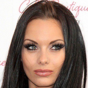 Jessica Jane Clement - Bio, Family, Trivia | Famous Birthdays