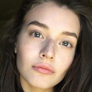 Jessica Clements Headshot 7 of 7