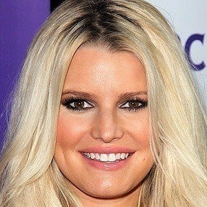 Jessica Simpson - Age, Family, Bio | Famous Birthdays