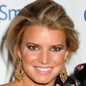 Jessica Simpson Headshot 8 of 10