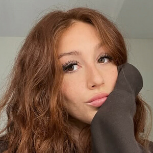 Jessie Costantino Headshot 6 of 6
