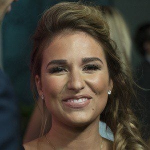 Jessie James Decker Headshot 5 of 5