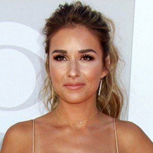 Jessie James Decker at age 28