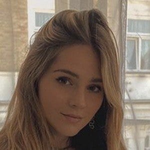 Jessy Hartel Headshot 2 of 10