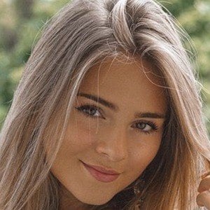 Jessy Hartel Headshot 7 of 10