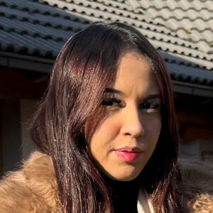 Jheny Castiell Headshot 4 of 5