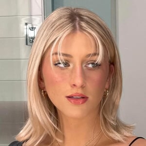 Jillian Dearwater Headshot 2 of 9