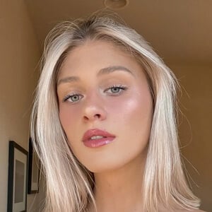 Jillian Dearwater Headshot 4 of 9