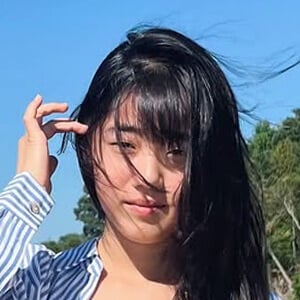 jinywaa Headshot 4 of 5