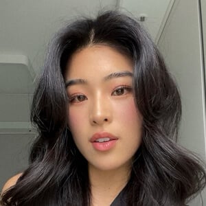 jjaneslee Headshot 3 of 6