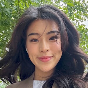 jjaneslee Headshot 4 of 6