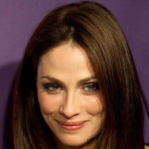 Joanne Kelly - Bio, Family, Trivia | Famous Birthdays