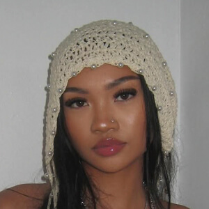 Jodie Avianna Headshot 4 of 10