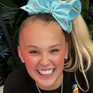 JoJo Siwa at age 17