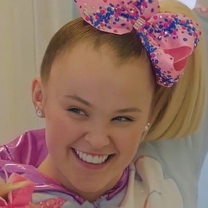 JoJo Siwa at age 17