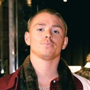 Jojo Tua Headshot 4 of 8