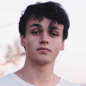 Jonah Marais Headshot 5 of 10