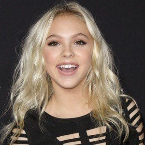 Jordyn jones live where does Dave Grohl