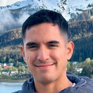 Jorge De León Headshot 2 of 4