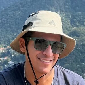 Jorge De León Headshot 4 of 4