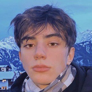 Josh Hewitt - Age, Family, Bio | Famous Birthdays