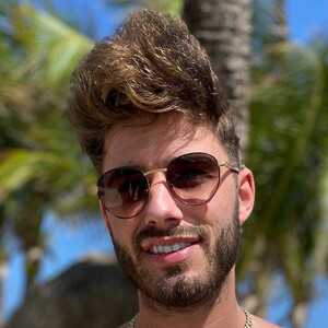 Joshua Ritchie - Age, Family, Bio | Famous Birthdays