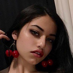 j8yce Headshot 3 of 10