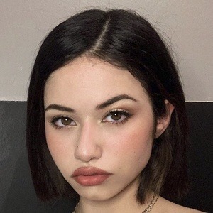 j8yce Headshot 7 of 10