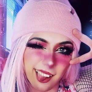 juicygirltv Headshot 4 of 10
