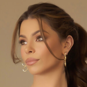 Julia Carrano Headshot 9 of 10