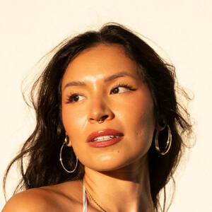 Julia Gandara Headshot 5 of 6