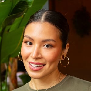 Julia Gandara Headshot 6 of 6