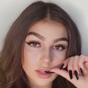 Julia Merekoulias - Age, Family, Bio | Famous Birthdays